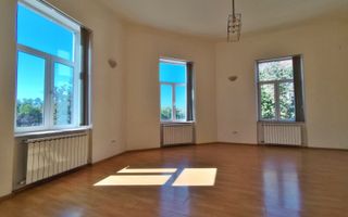 Apartament de vanzare situat ultracentral, langa Lic. E. Gojdu, Oradea - Poză 4