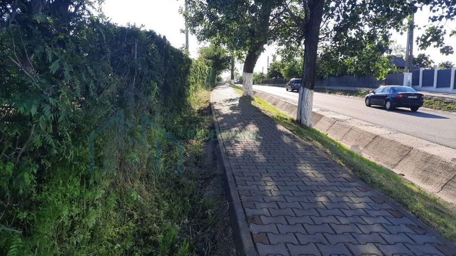 # intravilan în Țigănași la strada principală - Poză 1