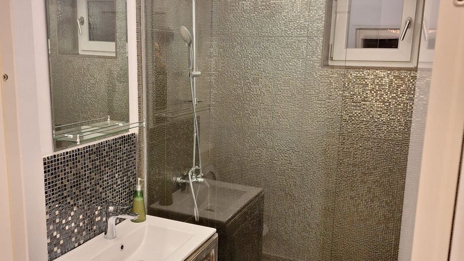 Apartament cu 2 camere , zona piata centrala - Poză 5