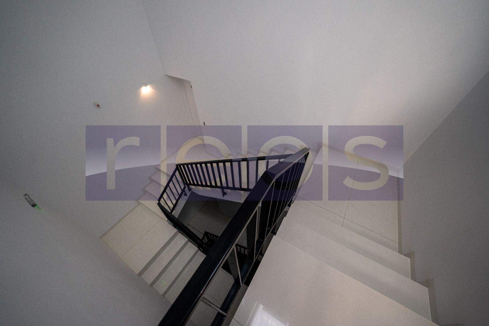 VANZARE -CLADIRE DE BIROURI - ARHITECTURA EXCEPTIONALA - Poză 25