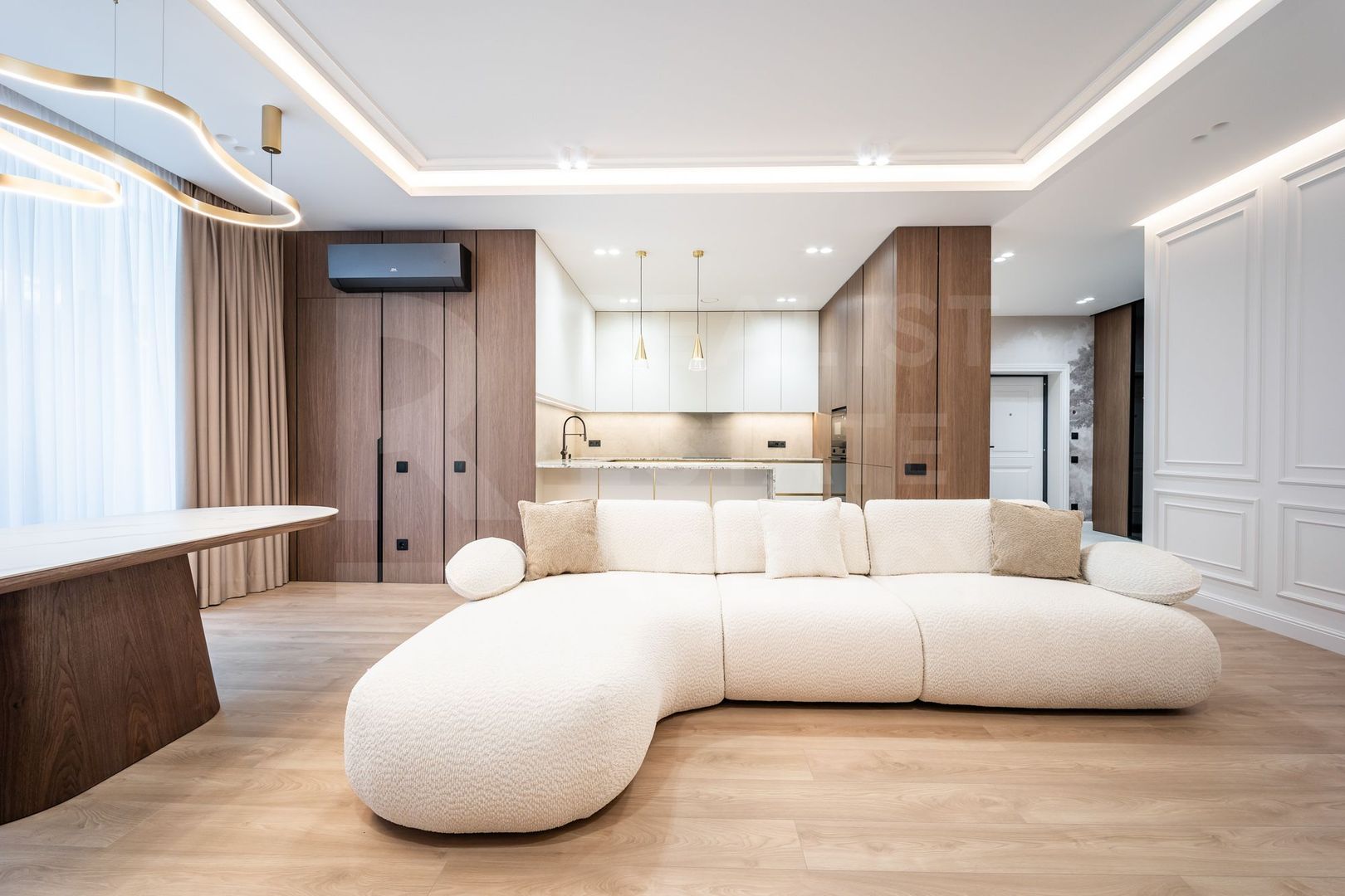 Chirie, apartament, 4 camere, Strada Universității, Centru - Poză 3