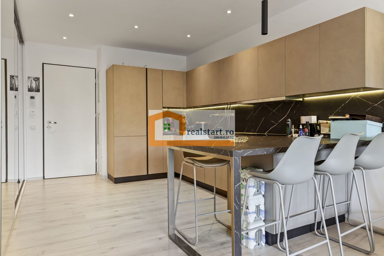 Parter Inalt, Terasa 38mp, vedere catre parc si lac, mobilat si utilat, ROI 6,5% - Poză 7