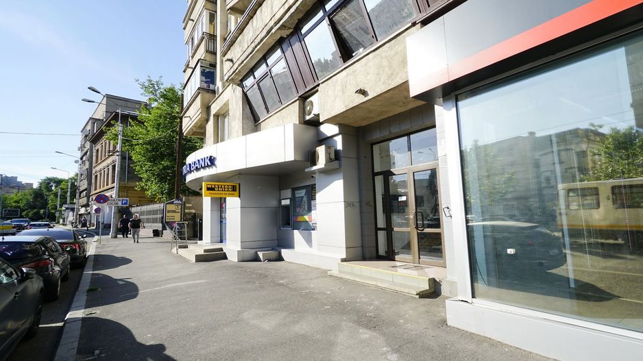 Spatiul comercial 100 mpu str.Sf Vineri colt cu B-dul Corneliu Coposu - Poză 3