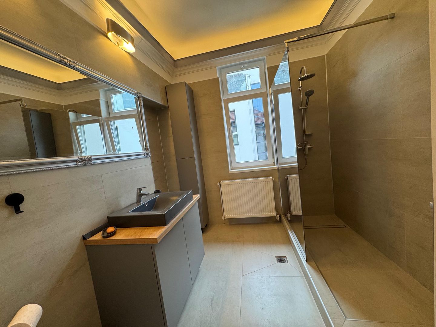 Etaj intreg, 5 camere in VILA INTERBELICA 180 mp, renovat - Poză 20