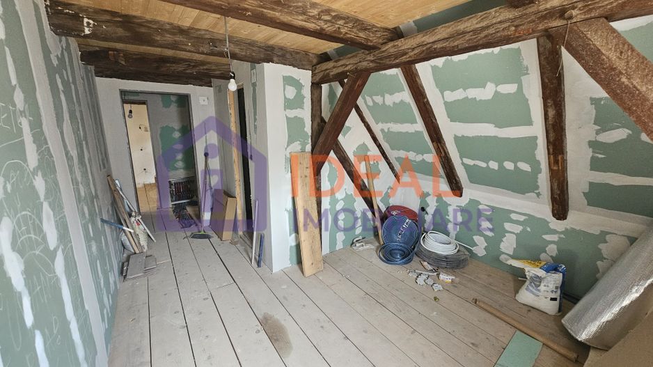 Casă veche, solidă, cu 4 camere, pivniță boltită și 4 băi – zonă centrală - Poză 8