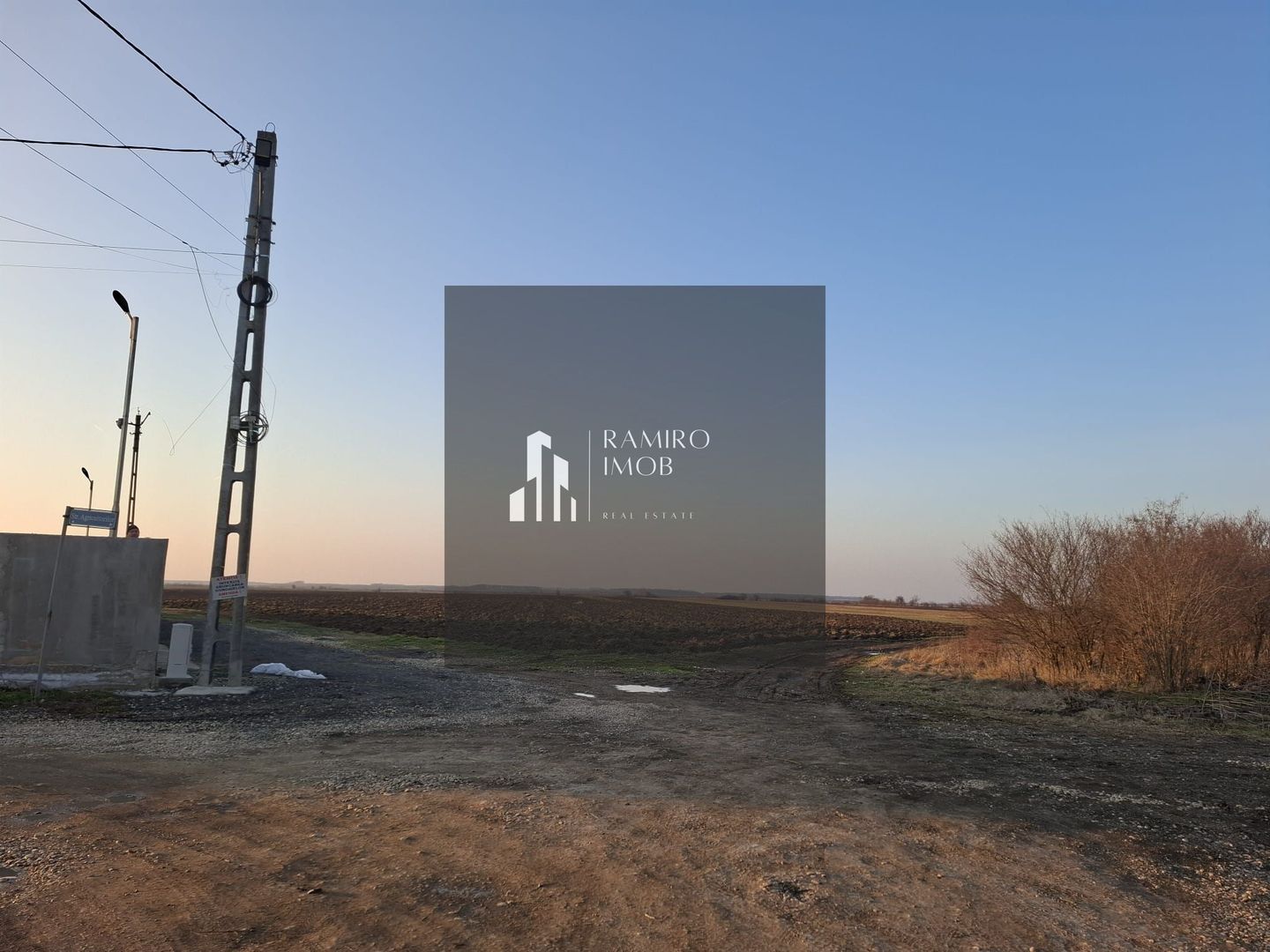 DARZA - CREVEDIA , TEREN INTRAVILAN  20.000 MP - Poză 1