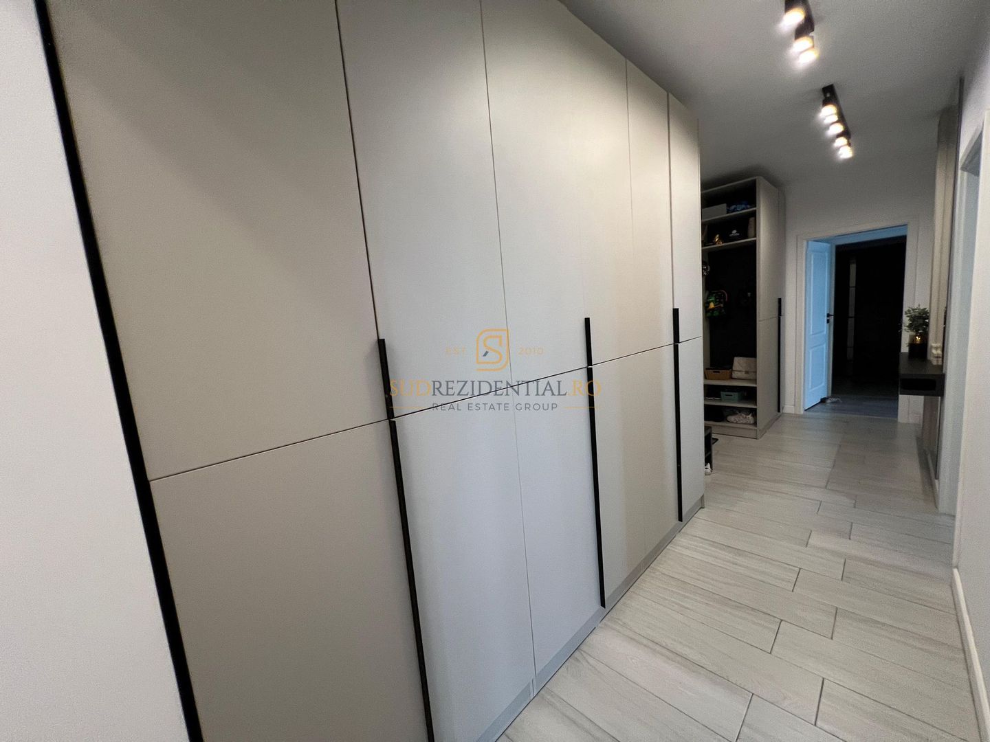 Apartament premium cu 3 camere, suprafață generoasă și loc de parcare - Poză 15