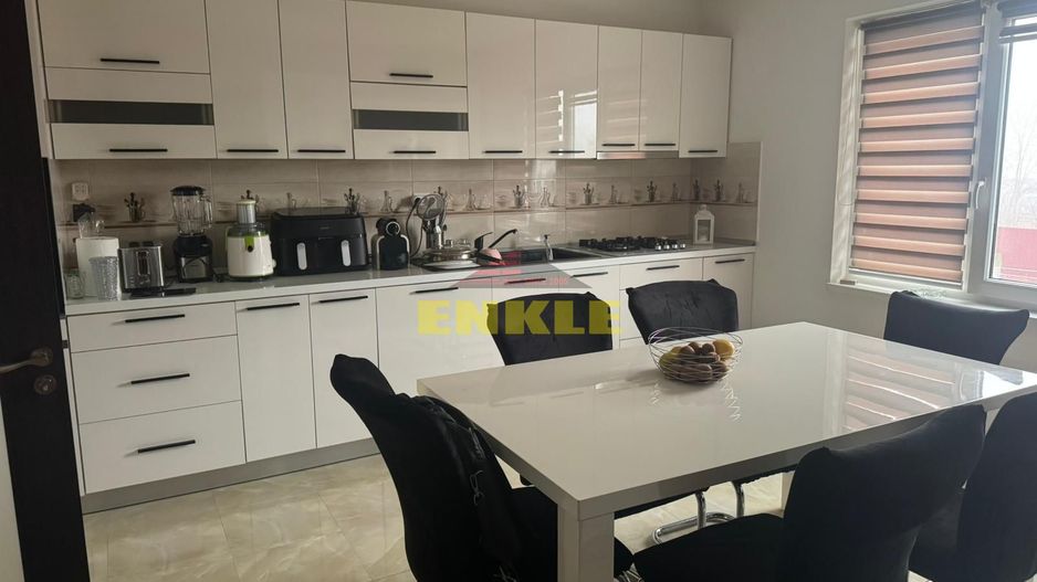 Oportunitate excelentă – teren generos + casă MOBILATĂ UTILATĂ - Poză 1