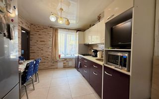 Apartament cu 2 dormitoare /loc de parcare /Floresti - Poză 1