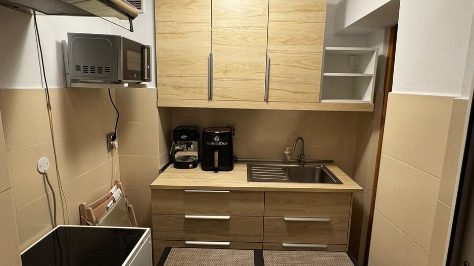 Garsoniera Centrul Civic bloc de apartamente - Poză 3