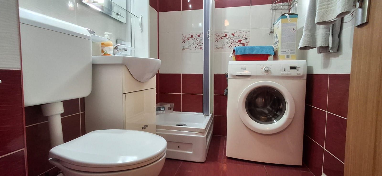 Garsoniera intima si economica, etaj intermediar - zona Craiter. - Poză 3