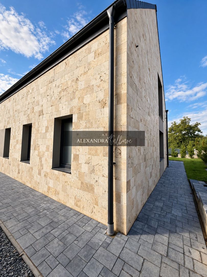 Casa individuala 6 camere, 5 bai, terasa la etaj, curte, P+ET+POD - Poză 11