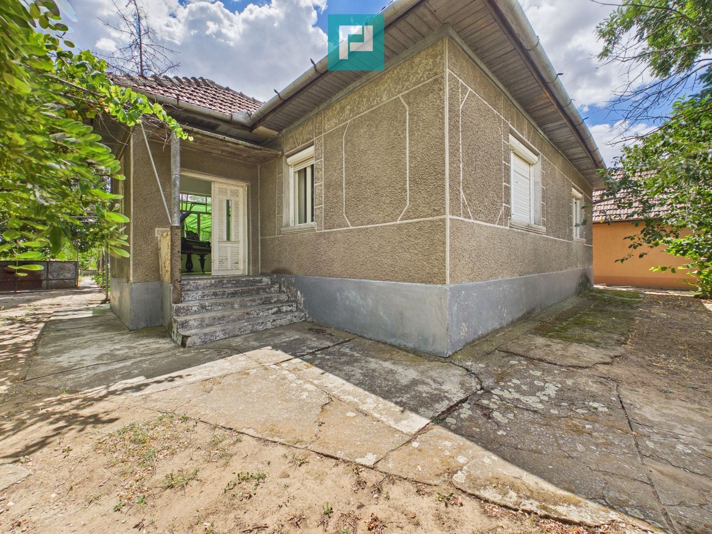 Casă cu 4 camere și teren de 4227mp în Curtici - Poză 22