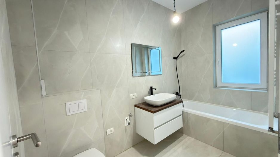 Bloc finalizat. Decomandat. 2 balcoane. Spatiu pod. - Poză 7