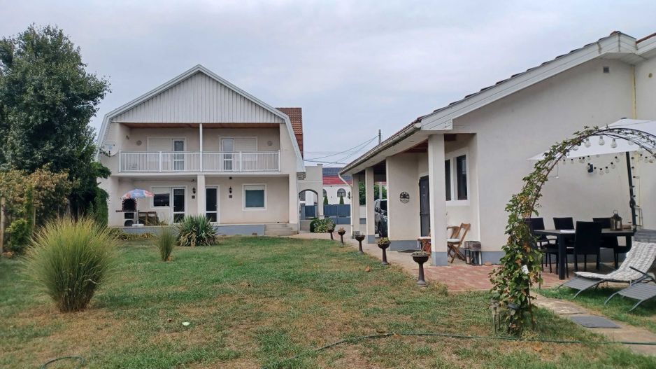 Casa deosebita de vanzare - Poză 1