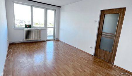Apartament 2 camere,bloc cu lift, Str. Oștirii/Mihai Viteazul/N.Iorga
