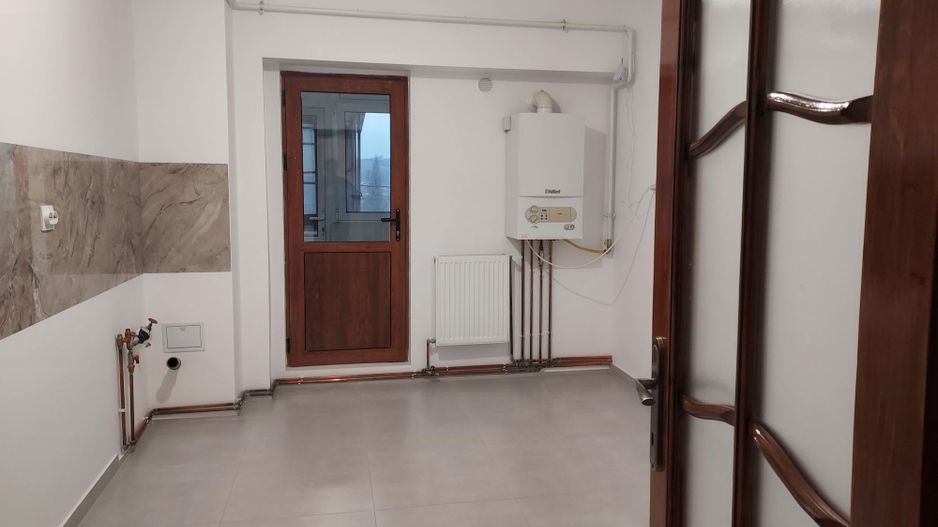 Apartament 3 camere decomandat 84 mp Pacurari 148000 euro - Poză 2