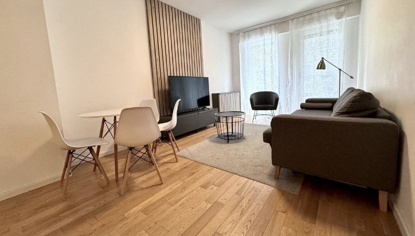 Apartament decomandat cu trei camere, Dacia-Stefan cel Mare - Poză 1