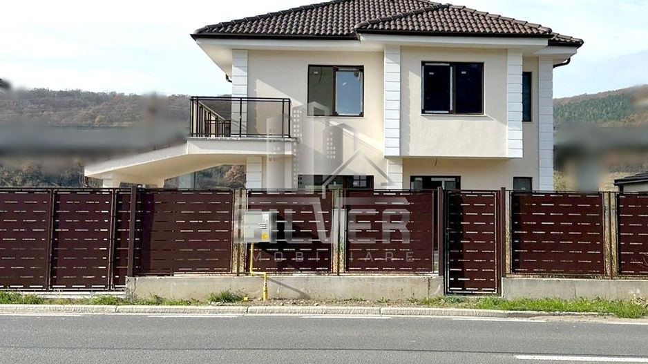 Casa individuala cu teren de 400 mp in Luna de Sus. - Poză 1