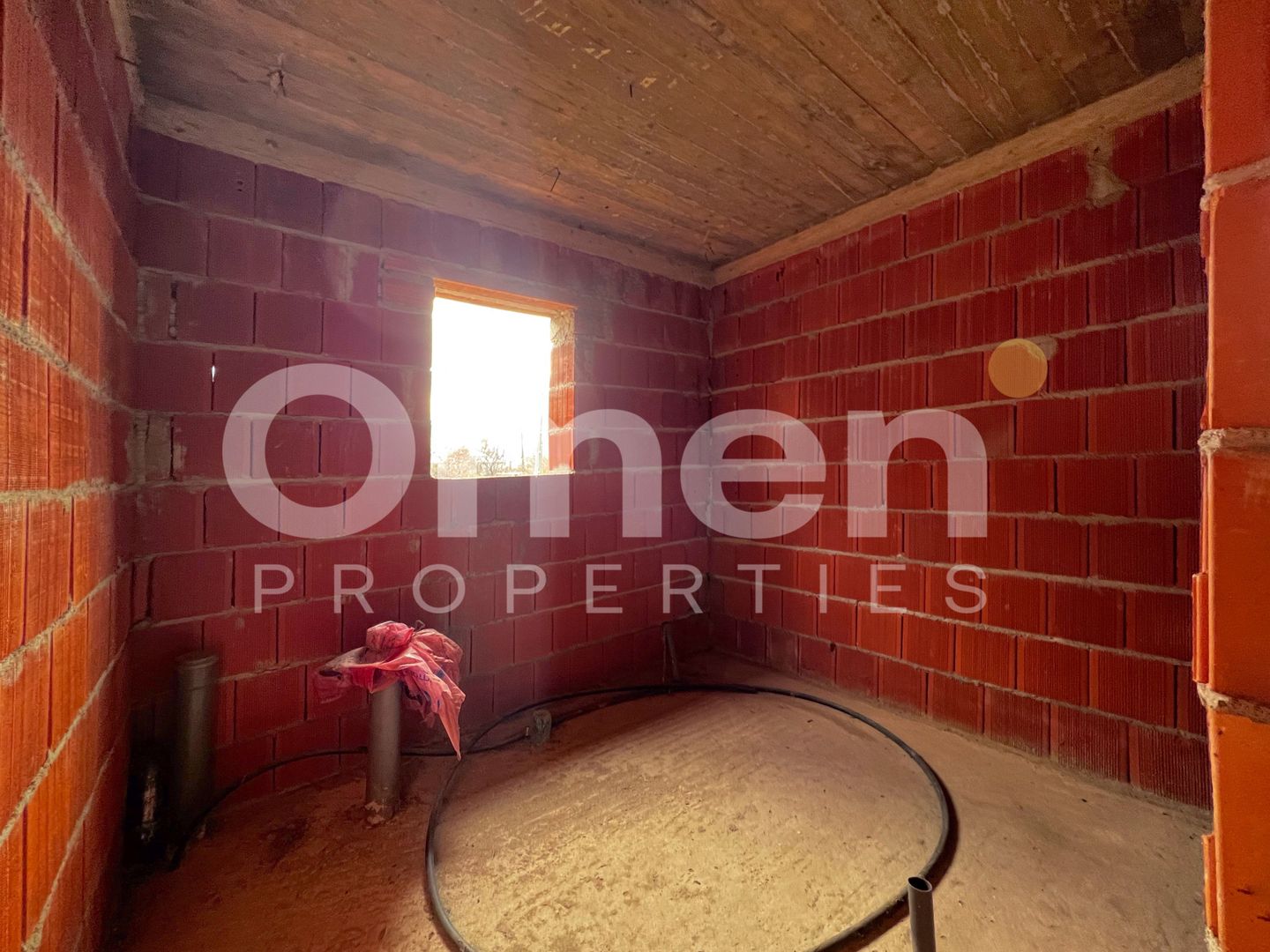 Casa P+M la rosu | 204 mp | 5 ari teren | compartimentare excelenta | Satulung. - Poză 4