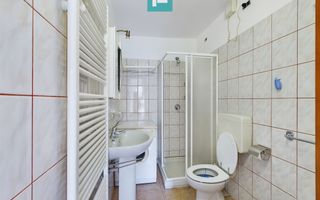 Spațiu industrial cu platformă betonată și teren - Poză 7