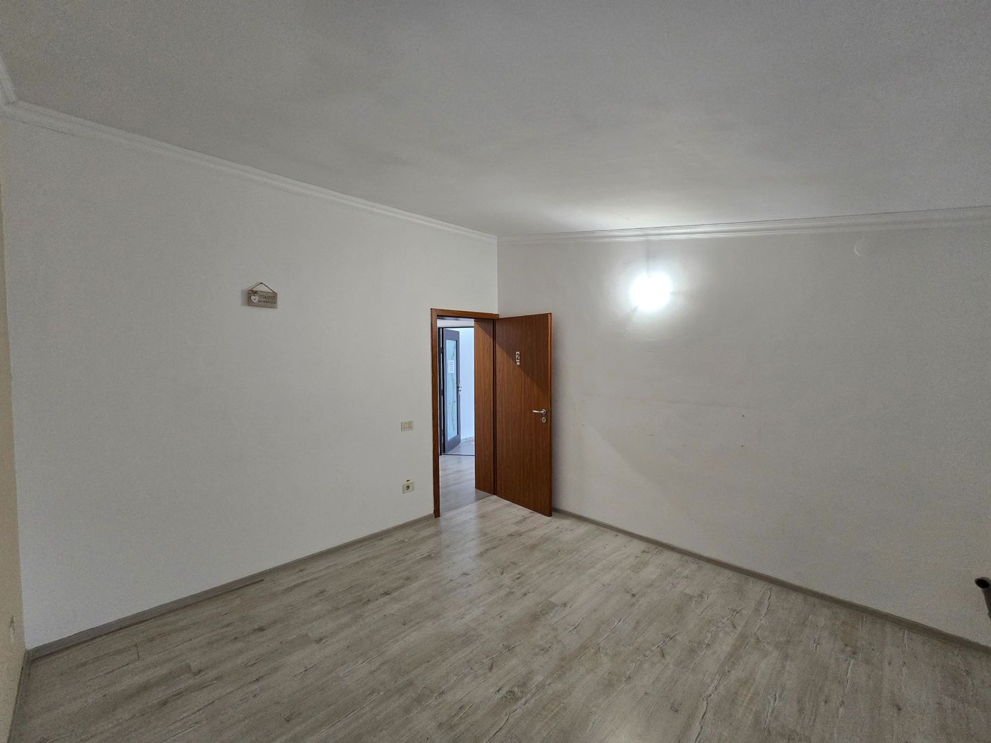 Etaj vila cu 5 camere, Dumbravita, Ideal pentru activitati comerciale - Poză 4