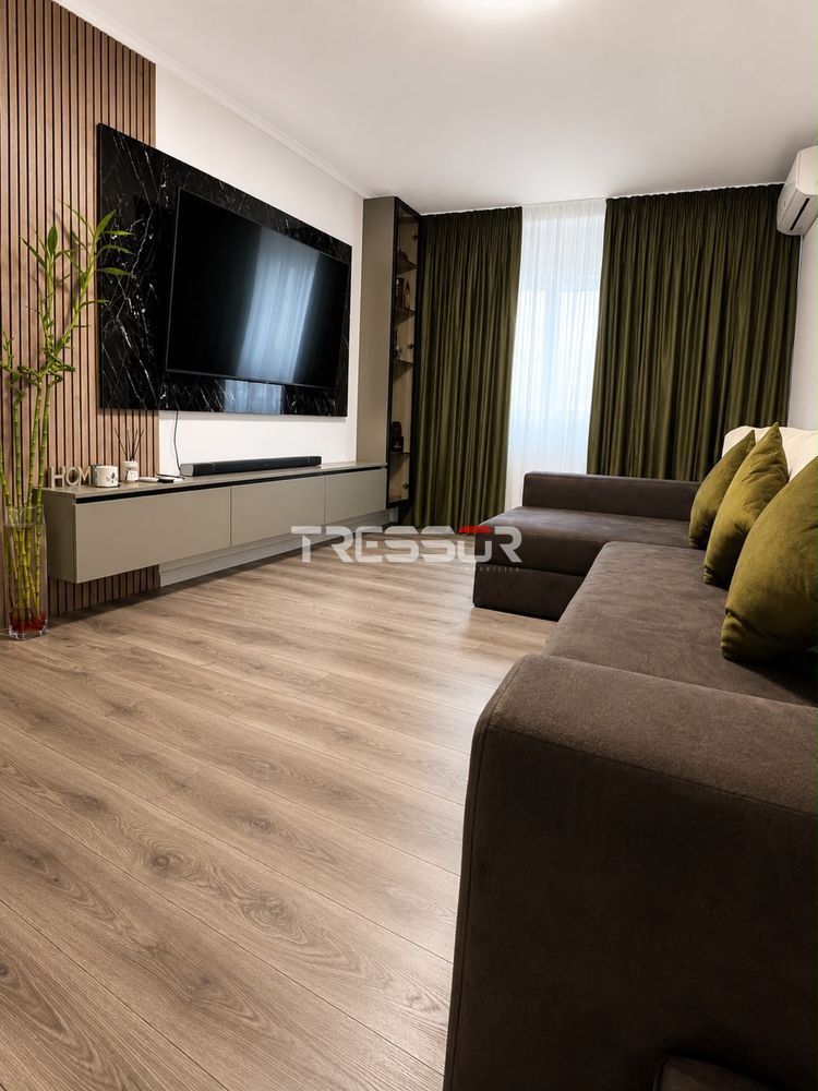 Apartament 3 camere, renovat / mobilat, Poarta 6, Faleza Sud - Poză 1