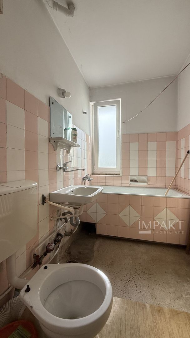 Apartament cu 2 camere decomandat in centrul orasului - Poză 9
