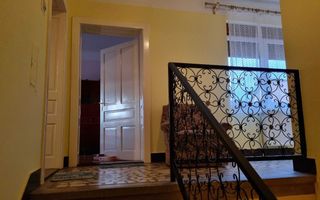 Casa centrala cu etaj - Poză 6