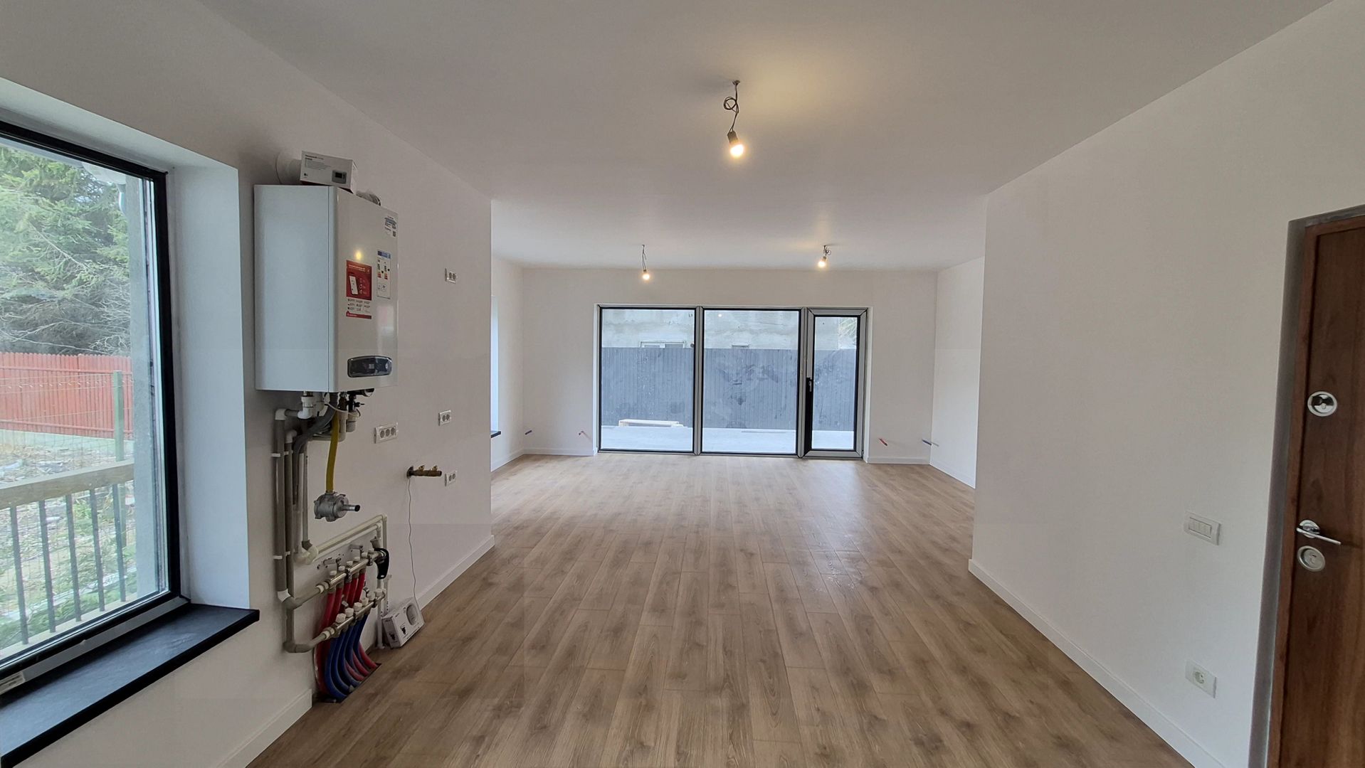 Apartament cu 2 camere 48,90 mp + 21,90 mp terasele + loc de parcare - Busteni - Poză 2