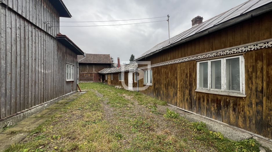 De vanzare casa, atelier fierarie, 4 anexe - 2507 mp in Manastirea Humorului - Poză 11