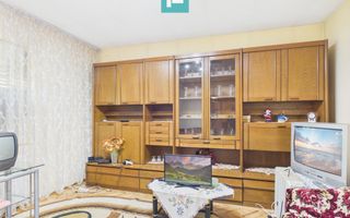 Casa în Cuvin la poalele dealului - Poză 4