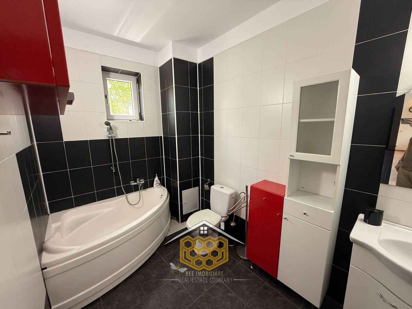 Casa P+1+Pod in Ghercesti, complet mobilata si utilata - Poză 13