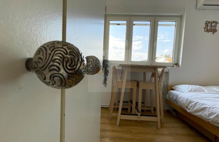 Garsoniera | Vedere catre Calea Victoria  | Airbnb | Certificat Turism - Poză 4