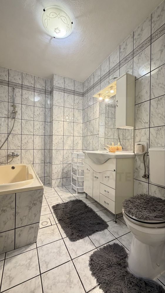 Apartament modern 3 camere cu balcoan terasa și curte comuna in Strand - Poză 5