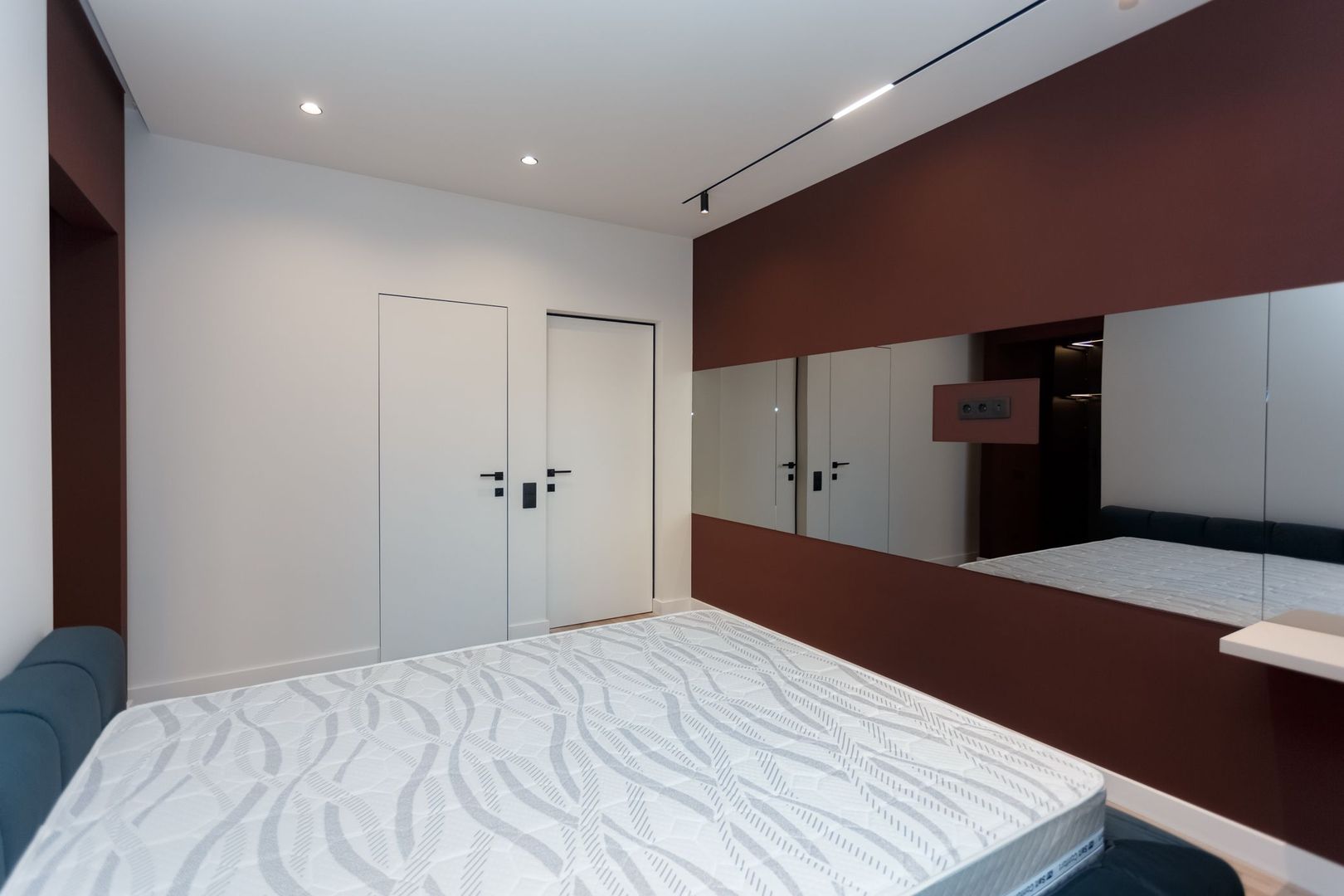 De vânzare apartament, 3 dormitoare + terasă, str. Teatrală 3, Centru. - Poză 17