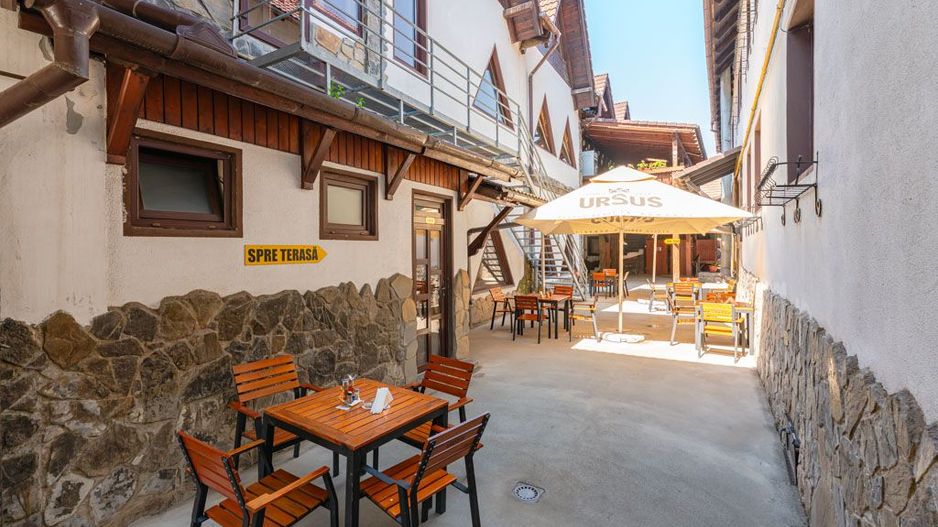 Pensiune Rosenau de vânzare - Afacere la cheie lângă Cetatea Râșnov - Poză 16