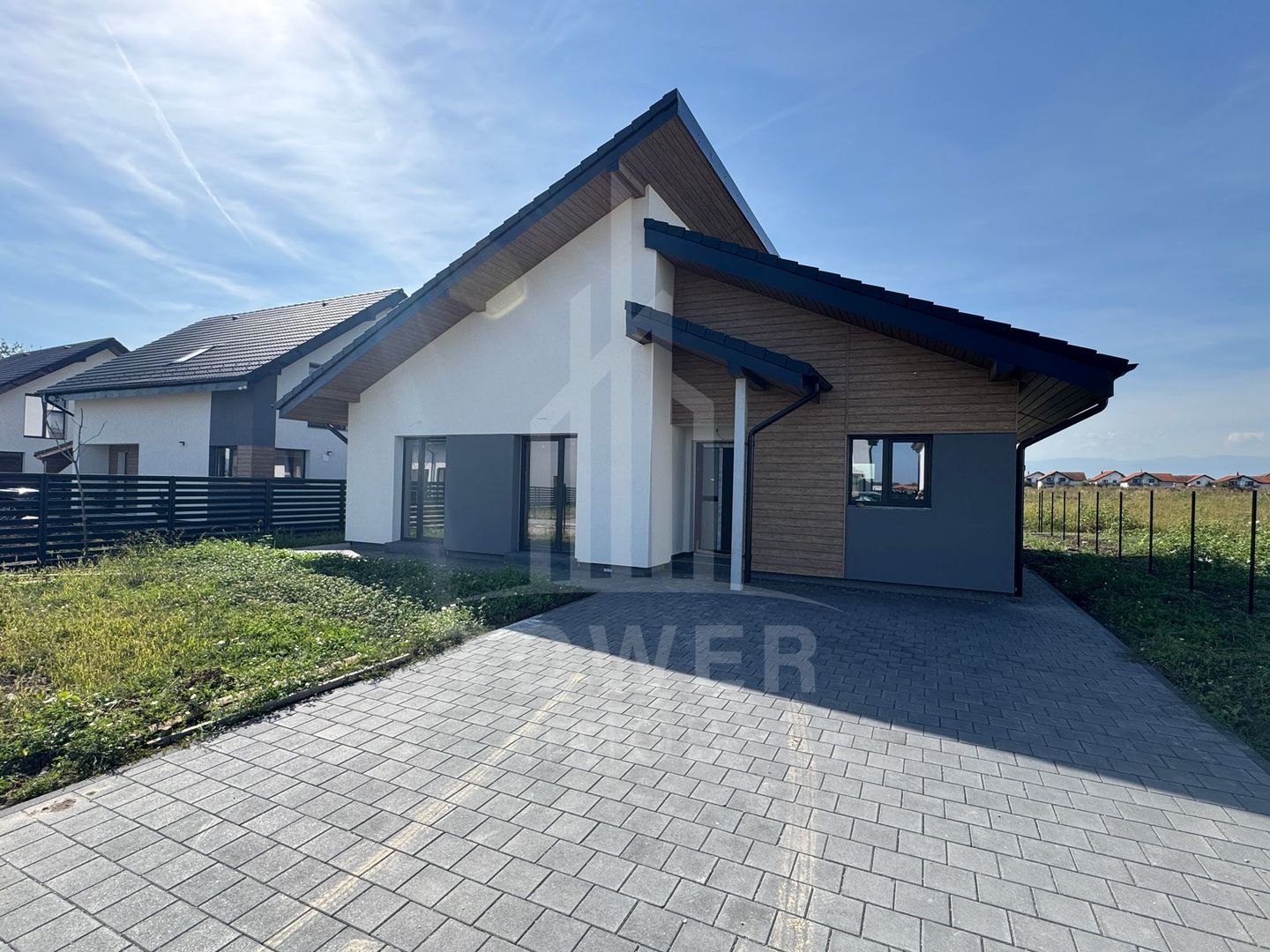 Casă pe un singur nivel INDEPENDENTĂ ENERGETIC - Cartier NOU - Poză 1