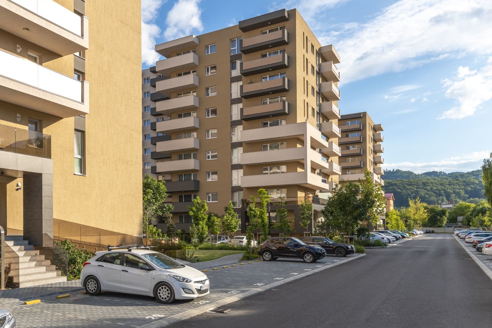 Inchiriem apartament 3 camere mobilat utilat lux cu parcare subterana - Poză 14