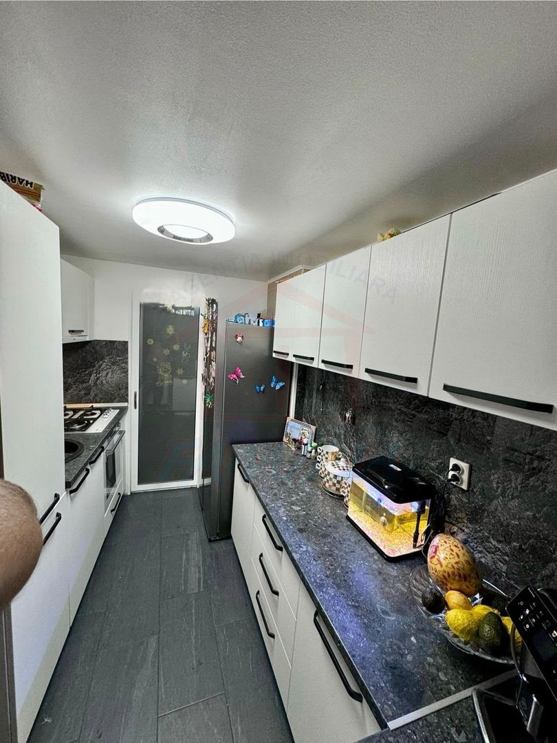 De vanzare apartament 3 camere Parter Mazepa 1 - Poză 3