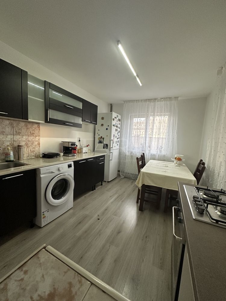 Casa de vanzare in zona  centrala a localitatii - Poză 1