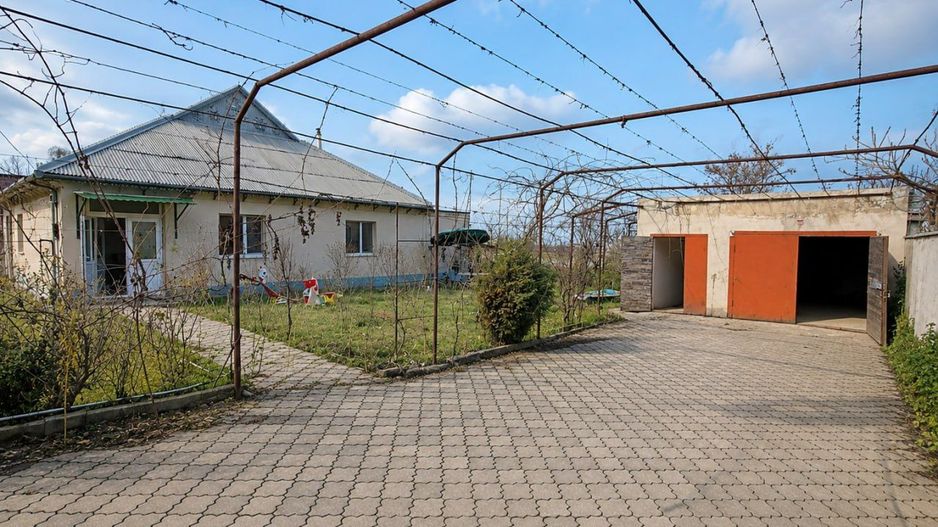 Cahul – Casă 3 Camere + Living | 139 m² | Teren 7.7 ari + Garaj | 95.000 € - Poză 2