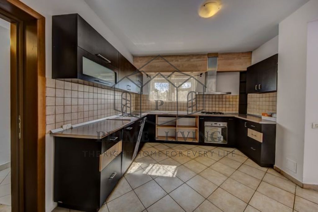 VILA SPATIOASA CU 5 DORMITOARE LA INCHIRIERE IN PIPERA LANGA SCOLI - Poză 4