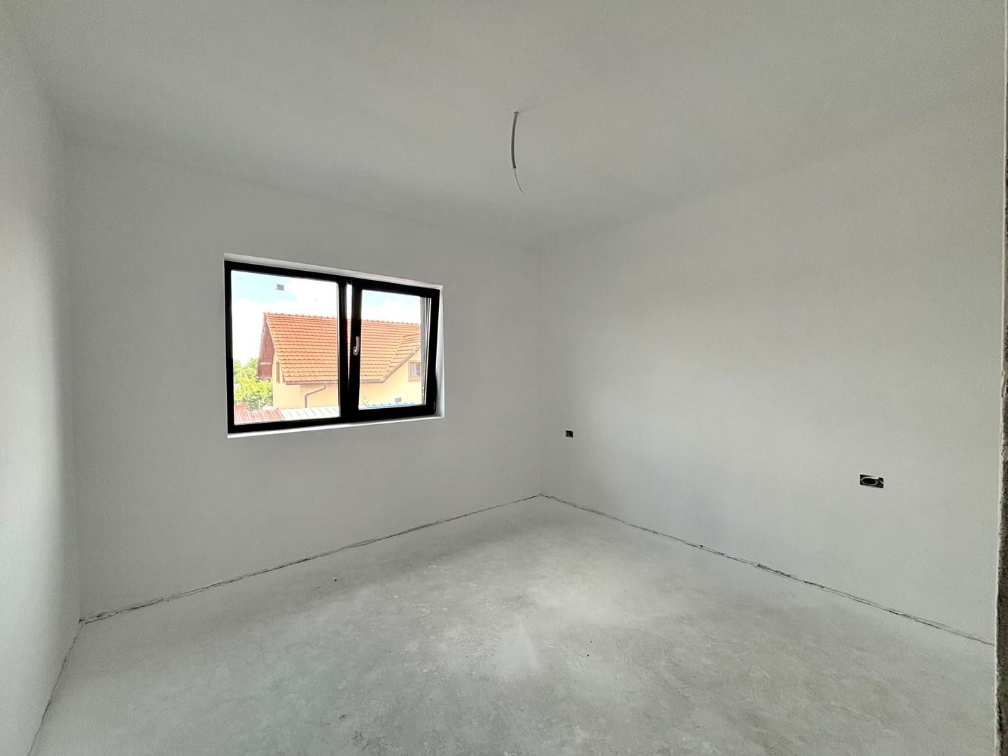 Casa individuala cu 4 camere - Zona Centrala - Utvin - Poză 4