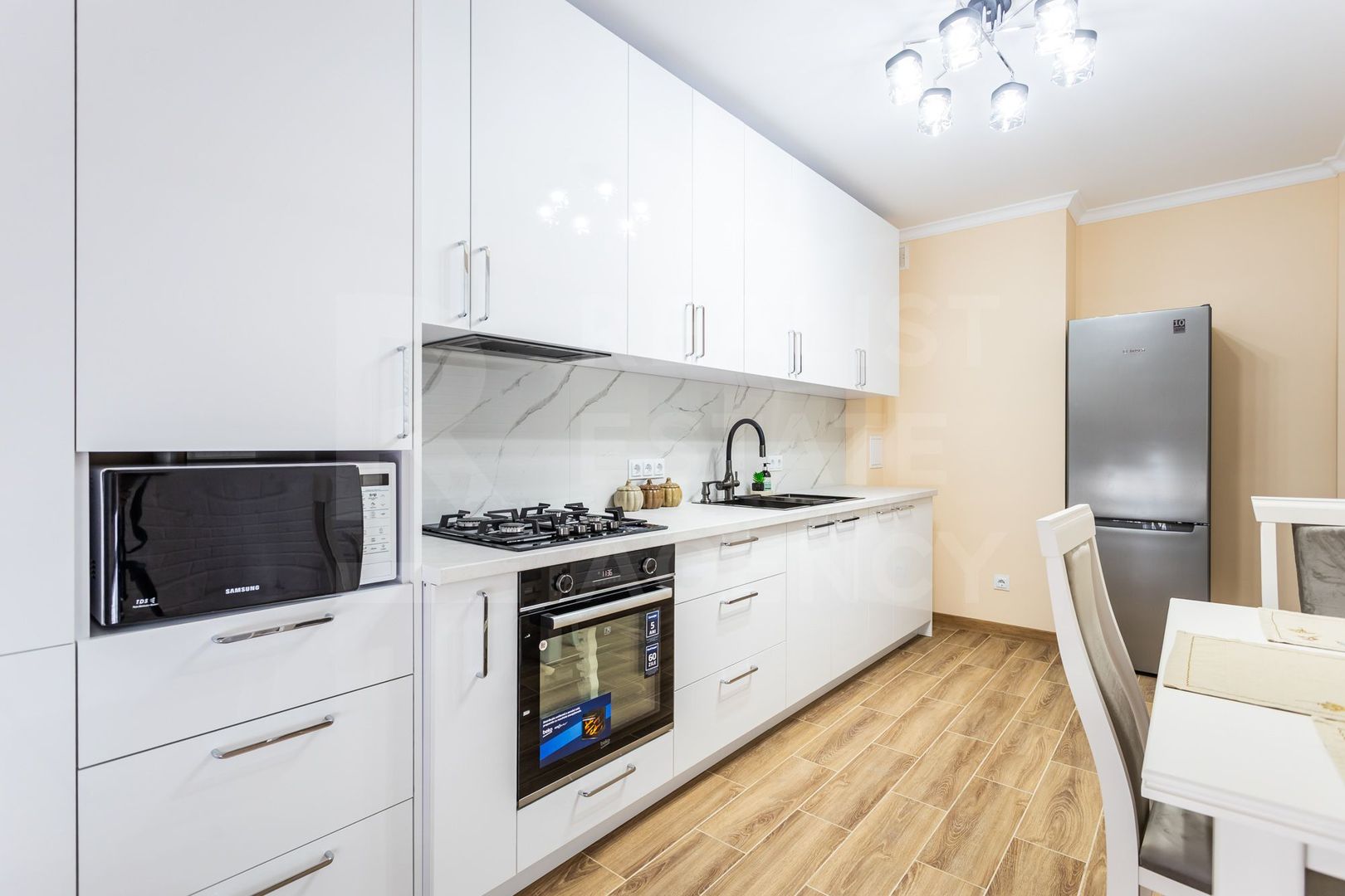Chirie, apartament, 2 camere, strada Calea Ieşilor, Sculeni - Poză 2