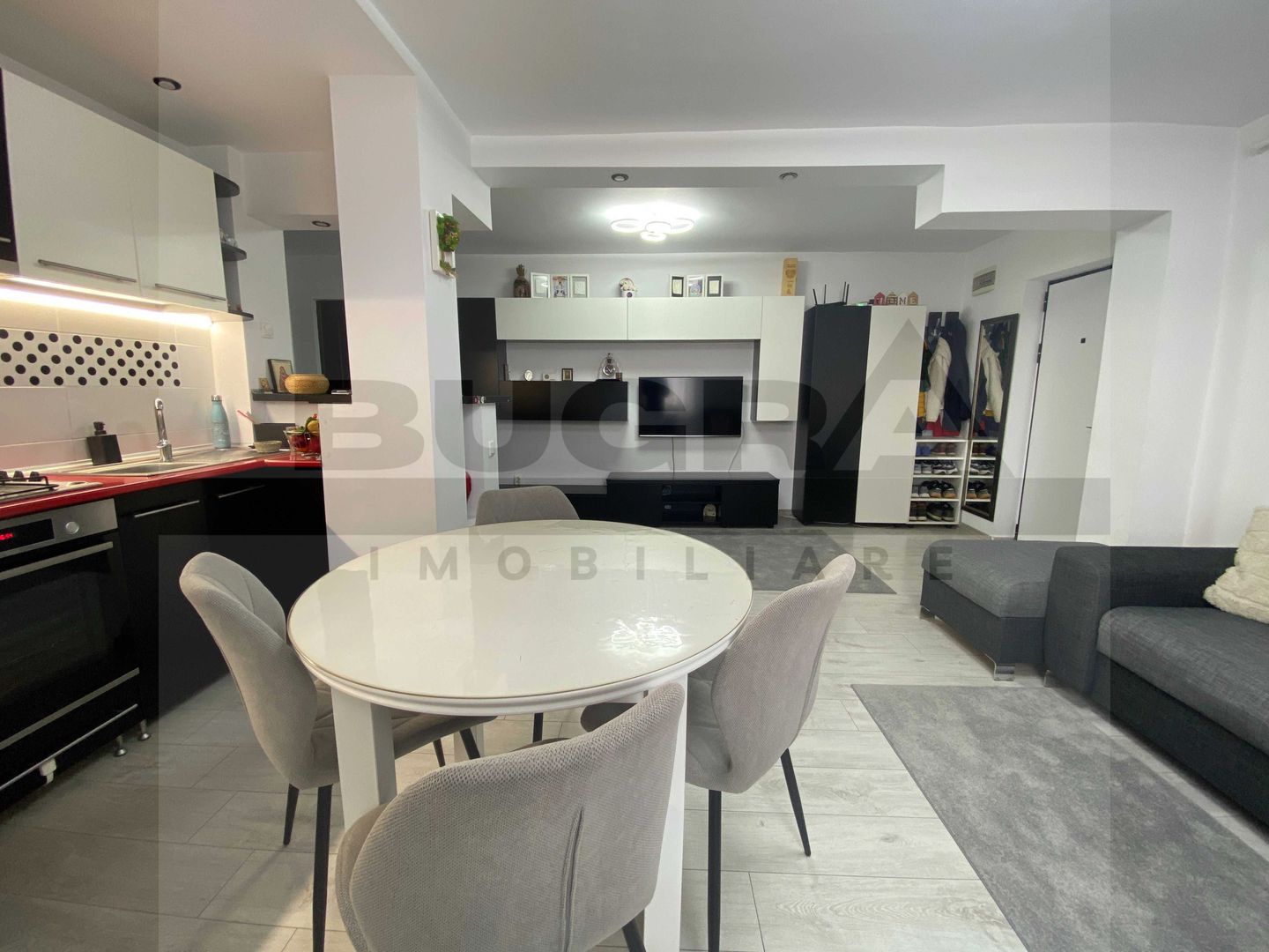 Apartament elegant de 3 camere,65m curte privată, zona Primariei Baciu - Poză 1