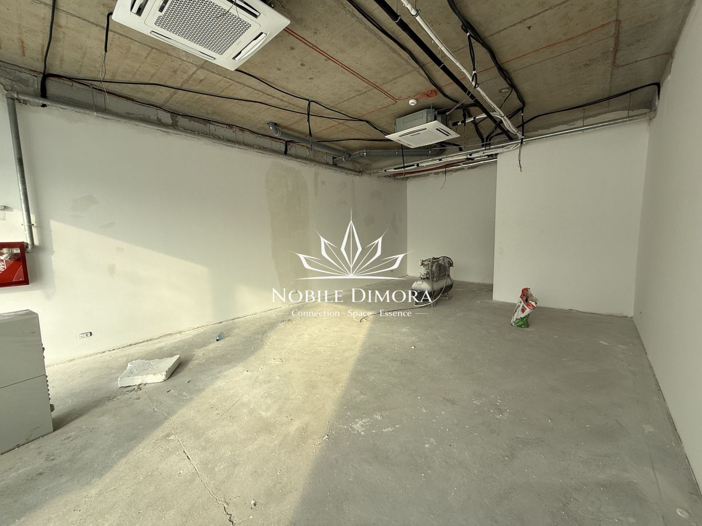 SAD - Spatiu comercial in zona centrala, langa Piata 700 - pret negociabil - Poză 3