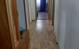 ⭐ OCAZIE în Micro 19! Apartament 2 Camere, Decomandat, Etaj 3/10 - Poză 2