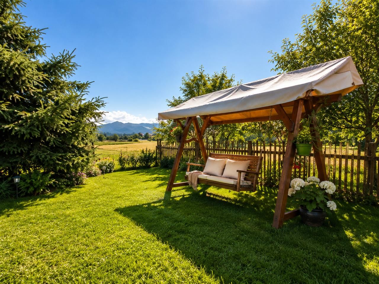 Casa de vacanta, intr- o ariere admirabila, Lunca Bradului - Poză 5