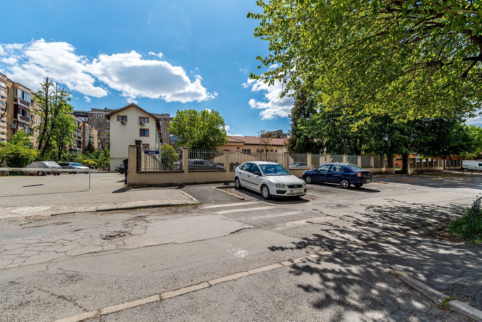 Apartament de închiriat cu 2 dormitoare, parcare inclusă, bloc nou - Poză 2
